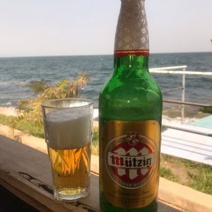 Mutzig Lager Cerveza 33cl Botella 5.5% Alc.Vol Tipo Ale Empaquetado en Caja-Biere Mutzig - Product Image 6