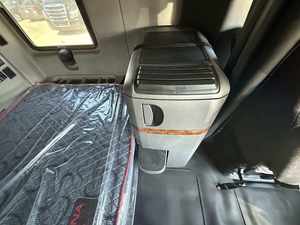 Compre con nosotros: Camión semirremolque USADO 2021 LT Sleeper - Techo elevado, 450HP, automático, listo para enviar a todo el mundo - Product Image 2