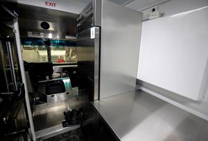 Camión de comida que funciona perfectamente a la venta, completamente abastecido con nuevos equipos de cocina - Product Image 6