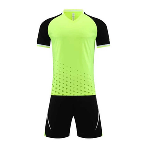 Conjunto de camiseta y pantalones cortos de fútbol para hombre con estampado personalizado, uniforme de fútbol de secado rápido transpirable para partidos de entrenamiento de equipos y torneos - Product Image 6