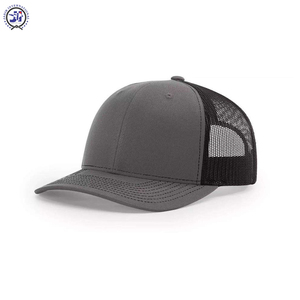 2024 nuevo superventas sombrero de camionero de poliéster de cuero liso gorra deportiva de 5 paneles con parche bordado gorra deportiva de malla de estilo moderno - Product Image 5