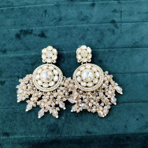 Conjuntos de joyería de fiesta con estilo hechos a mano Juego de pendientes de aleación de zinc ligero para ropa de boda tradicional de moda y elegante - Product Image 1