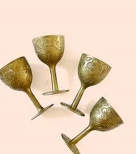 แก้วไวน์ทองเหลืองทำมือ สลักลายวินเทจ ถ้วยโลหะสำหรับดื่ม ของตกแต่งบาร์โบราณ ของขวัญแต่งงาน ของตกแต่งโต๊ะอาหารสุดหรู - Product Image 1