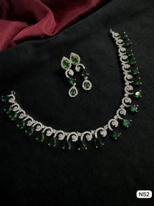 ENSEMBLE DE COLLIER DE MARIÉE EN DIAMANT AMÉRICAIN ET BOUCLES D'OREILLES CLASSIQUES ET DE HAUTE QUALITÉ ENSEMBLE DE BIJOUX DE MARIAGE POUR FEMMES DE STYLE CLASSIQUE - Product Image 3