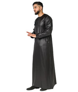 Marocain Moderne 2023 Arabe Saoudien Hommes Thobes Daffah Fabricant Haute Qualité Thobes Couleur Unie En Gros Jubbah teint en noir - Product Image 2