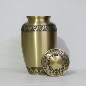 Urnes funéraires en laiton gravées de qualité supérieure pour les cendres humaines, urne en laiton personnalisée, urnes en laiton artisanales pour adultes en provenance d'Inde - Product Image 3