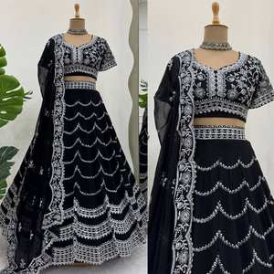 Impresionante Conjunto de Lehenga Choli Tradicional de Faux Georgette con Intrincados Detalles Florales de Zari Plateado, Brillo, Secado Rápido, para Todas las Temporadas y Fiestas, Estilo Indio - Product Image 2