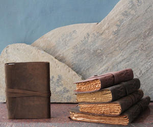 Diario de Cuero con Tapa de Papel de Algodón Reciclado Genuino Marrón Suave y Flexible, Aspecto Envejecido Antiguo con Correa a Juego - Product Image 5