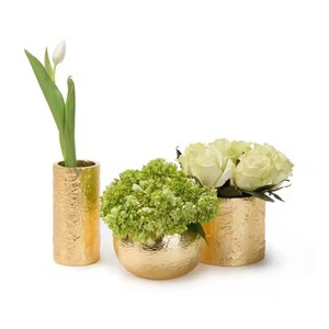 Vase à fleurs en métal simple fini or parfait pour les salons, la table à manger et les entrées - Product Image 3