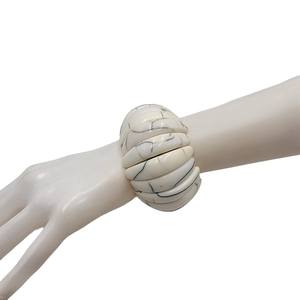 Bracelets élégants en résine AALIYAN IMPEX pour les adolescents, cadeaux de fête à la mode avec fleurs séchées artificielles intégrées à bas prix - Product Image 6