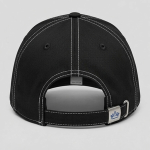 Casquette de baseball en gros fabriquée avec des matériaux de qualité offrant confort, durabilité, respirabilité et taille ajustable - Product Image 3