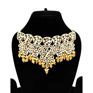 Ensemble de bijoux fins de luxe indiens pour femmes, collier en acier inoxydable jaune, boucles d'oreilles, maang tikka avec placage or pour les mariages - Product Image 3