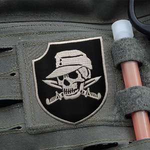 Femme démon tête broderie Patch rectangulaire crochet boucle moral Badge crâne brassard et vêtements sac à dos autocollant décoratif - Product Image 5