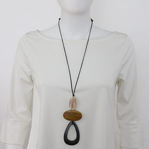 Vente en gros Collier pendentif en résine époxy avec motif en bois et fleur Parfait pour l'artisanat, les cadeaux et le style artistique - Product Image 2