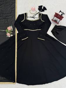 Robe Anarkali et pantalon en georgette noire à motifs festifs tendance avec un ensemble de dupatta - Product Image 6