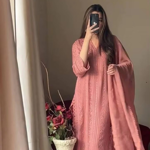 Traje de diseño de alta calidad Purt Faux Georgette Salwar Kameez con bordado y lentejuelas, listo para usar para funciones de boda - Product Image 1