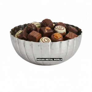 Bol de service en aluminium martelé à la main, finition argentée élégante, bol en métal décoratif pour chocolats, vaisselle unique et décoration d'intérieur - Product Image 1