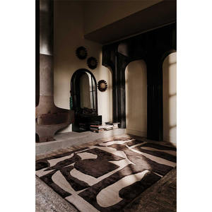 Spire Ember est un design de collage contemporain qui met en valeur la beauté brute des matériaux naturels avec des textures organiques - Product Image 1