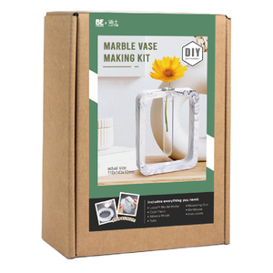 Jarrón Minimalista Rectangular de Vidrio con Base de Mármol para Arreglos Florales Hechos a Mano - Product Image 3