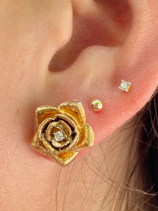 Boucles d'oreilles vintage en forme de fleur en or massif jaune 14 carats avec fermeture à poussoir Cadeau pour bijoux de mode pour femmes en alliage de zinc - Product Image 4