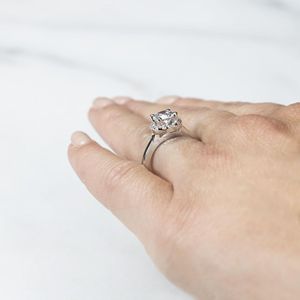 Bague de fiançailles Halo diamant coupe ronde pour femme - Product Image 3