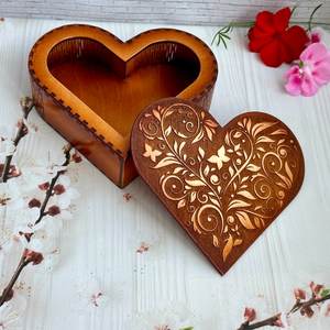 Boîte à bijoux en bois en forme de cœur sur mesure, fabrication artisanale en bois massif, rangement pour bibelots, décoration d'intérieur, cadeau - Product Image 3