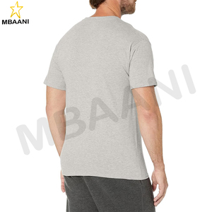 Camiseta clásica para hombre, gráfico triangular - Product Image 4