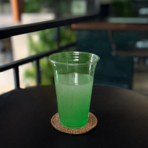 Quang Quan 95mm 16 20 24oz Vasos de plástico desechables transparentes con tapa Tazas de material PP/PET para servir bebidas frías para té con leche - Product Image 5