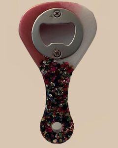 Abrebotellas de resina moderno con detalles artísticos, ideal para hogares, hoteles y bares de lujo que buscan accesorios únicos para bares - Product Image 4