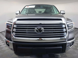 Range Rover 2024 Tundra SR5 Double Cabine, 12 500 miles, Moteur Essence, Volant à Gauche, Sièges en Cuir, Toit Panoramique, 7 places - Product Image 2