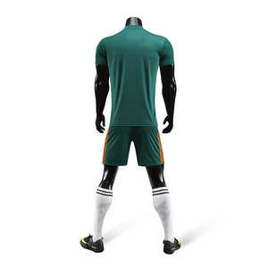 Fabricant OEM d'uniformes de football, maillot et short personnalisés de haute qualité, séchage rapide, respirant, pour l'entraînement et les matchs compétitifs - Product Image 3