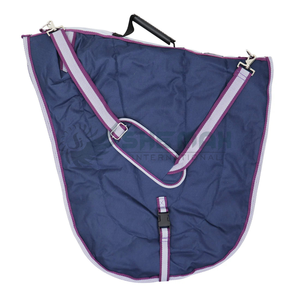Sac de transport léger pour selle anglaise avec des côtés rembourrés respirants et des sangles ergonomiques offrant confort et durabilité - Product Image 3