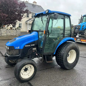 Tracteur compact New Hollandss TC45D 2004 dans un état impeccable à seulement 2700 heures du neuf, puissance 45HP - Product Image 1