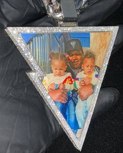 จี้มอยส์ซอไนต์กลมแท้14K 3.30Ct ชุบทองสีเหลืองสำหรับผู้ชายกำหนดชื่อเองได้ - Product Image 2