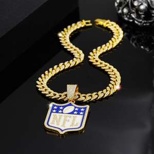 Collar con Colgante de Campeonato de la NFL Unisex de Plata 925, Joyería Deportiva con Moissanita, Chapado en Oro de 14K, Forma de Escudo - Product Image 4