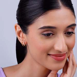 Boucles d'oreilles à la mode religieuses Spiral Glow Diamond Stud Titane plaqué or et laiton avec Zircon et perle pour les fêtes et les cadeaux - Product Image 3