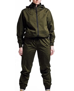 El traje cortavientos para mujer está disponible en tendencia al por mayor con logotipo personalizado y cortavientos de color en contraste - Product Image 1
