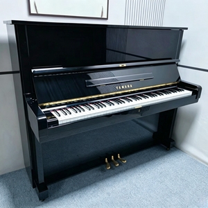 Yamahas เปียโนตั้งตรง U2F คุณภาพเสียงระดับพรีเมียมใช้สร้างได้อย่างแข็งแรงเหมาะสำหรับดนตรีโรงเรียนและเวที - Product Image 1