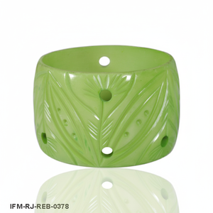 Brazalete de Resina Verde Tallada de Estilo Vintage Hecho a Mano de Moda para Mujer - Product Image 1