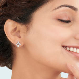 Boucles d'oreilles créoles en or jaune 14 carats avec diamants taille Asscher pour femmes - Product Image 2