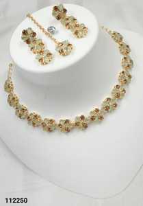 Nouveau Design Plaqué Or Perle Verte Traditionnelle & Kundan Collier Clouté Ensemble de Bijoux pour Femme - Product Image 3