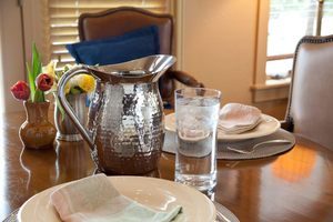 Pichet en laiton décoratif de haute qualité pichet de service d'eau de luxe moderne avec poignée en gros stocké d'Inde - Product Image 3