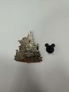 Pins de Solapa Personalizados de Aleación de Zinc Fundido a Presión, Electrochapados, con Diseño de Dibujos Animados, Hechos en Vietnam - Product Image 3