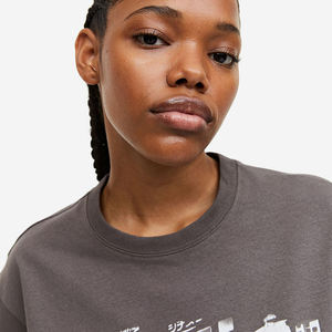 T-shirts d'été pour femmes fabriqués au Pakistan respirants et confortables pour un usage décontracté respectueux de l'environnement avec décoration de boutons - Product Image 5