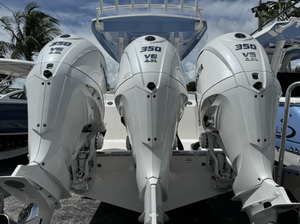 FANTÁSTICA ACTUALIZACIÓN EN VENTAS 2025 Robalo R360 usado - Product Image 4