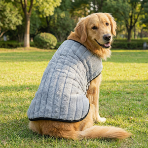 Manteau pour chien doublé de polaire gris avec rembourrage doux, réglable et pliable, léger et durable pour le confort hivernal - Product Image 2