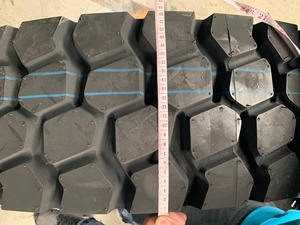 Pneu optimisé pour la direction 285/75R24.5 offrant une précision de maniabilité améliorée et une adhérence routière constante pour les flottes longue distance et régionales - Product Image 6