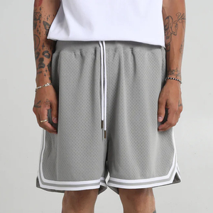 Short de basket-ball athlétique personnalisé pour hommes maille respirante style Streetwear avec panneaux latéraux et poches fournisseur OEM de vêtements de sport - Product Image 1