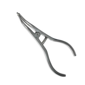 Pinza de Goma Quirúrgica Dental Manual de Alta Calidad, Grado A+, Clase I, Reutilizable, Certificada por la CE, Marca MEDIVA ESSENCE de Pakistán - Product Image 1