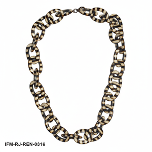 Colgante de Resina Orgánica de Triple Capa - Formas Geométricas Abstractas en Tonos Tierra sobre Cadena de Eslabones Dorados, Regalo para Ella - Product Image 1